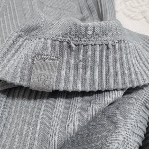 Lululemon Rest Less Pullover Top Size 4 Heathered Silver Long Sleeve AS IS - Picture 2 of 11